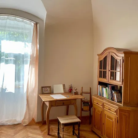 Almaszirom Apartment *