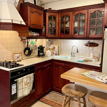 Almaszirom Apartment *